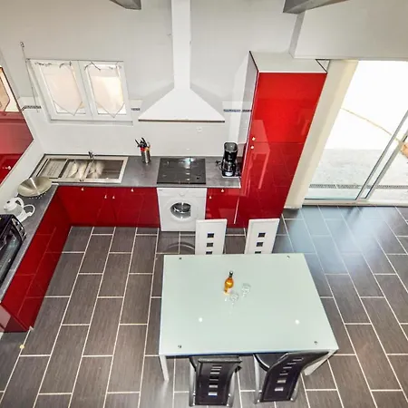 1 Bedroom Amazing In Prázdninový dům Rodes