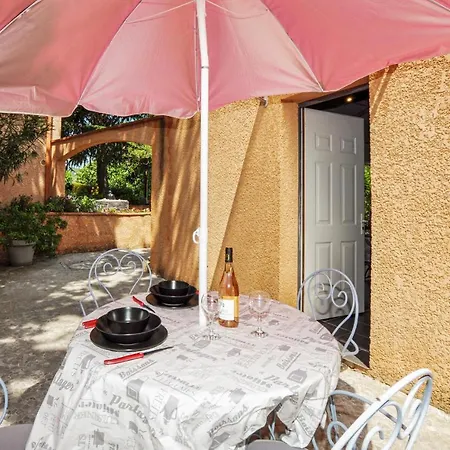 1 Bedroom Amazing In Prázdninový dům Rodes