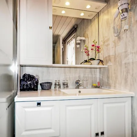 1 Bedroom Amazing In Prázdninový dům